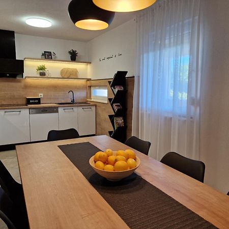 Beautiful Holiday Home "Villa Luka" Kaštel Štafilić 외부 사진