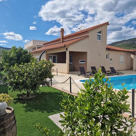 Beautiful Holiday Home "Villa Luka" Kaštel Štafilić 외부 사진