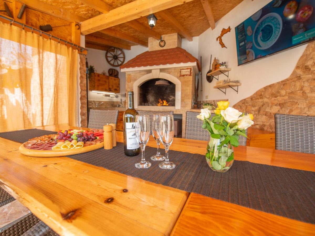 Beautiful Holiday Home "Villa Luka" Kaštel Štafilić 외부 사진