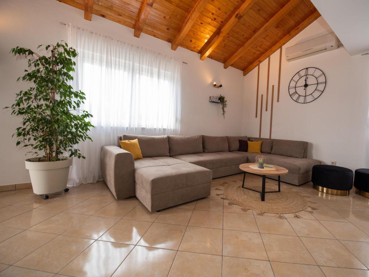 Beautiful Holiday Home "Villa Luka" Kaštel Štafilić 외부 사진