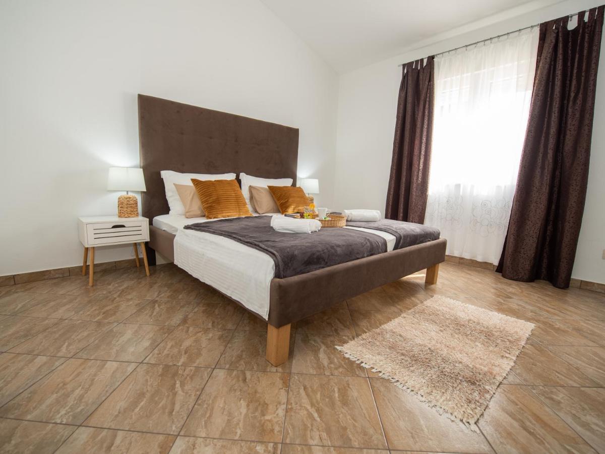 Beautiful Holiday Home "Villa Luka" Kaštel Štafilić 외부 사진