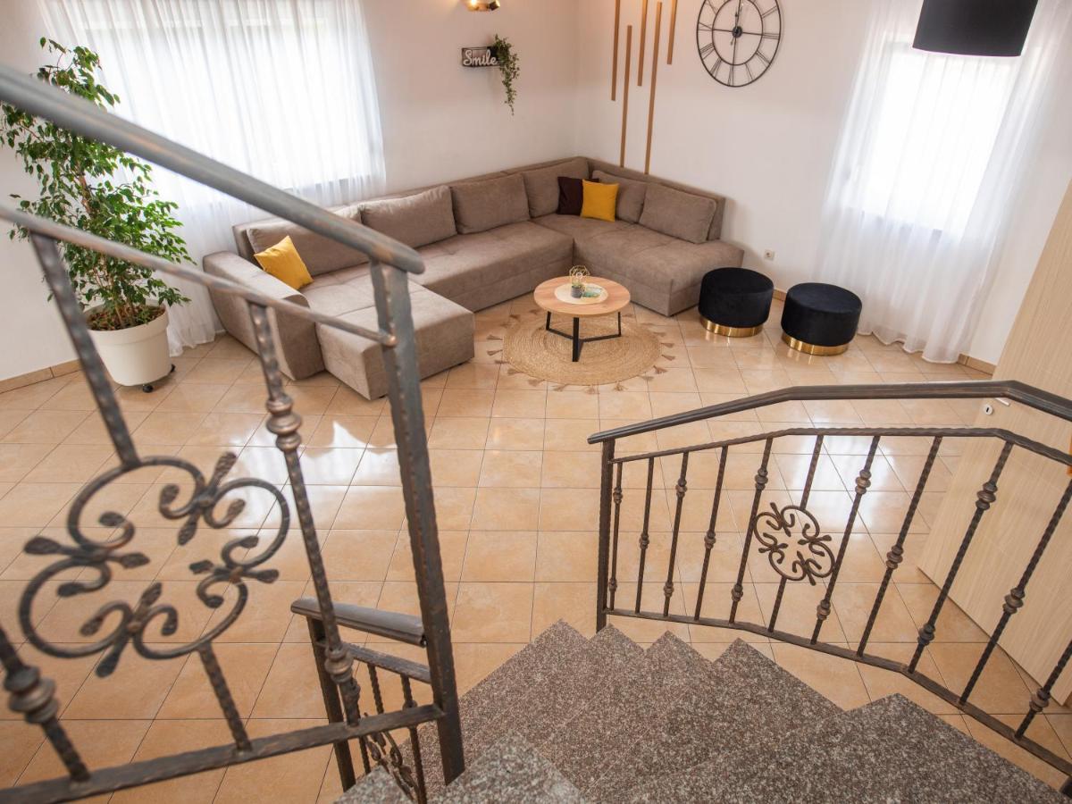 Beautiful Holiday Home "Villa Luka" Kaštel Štafilić 외부 사진