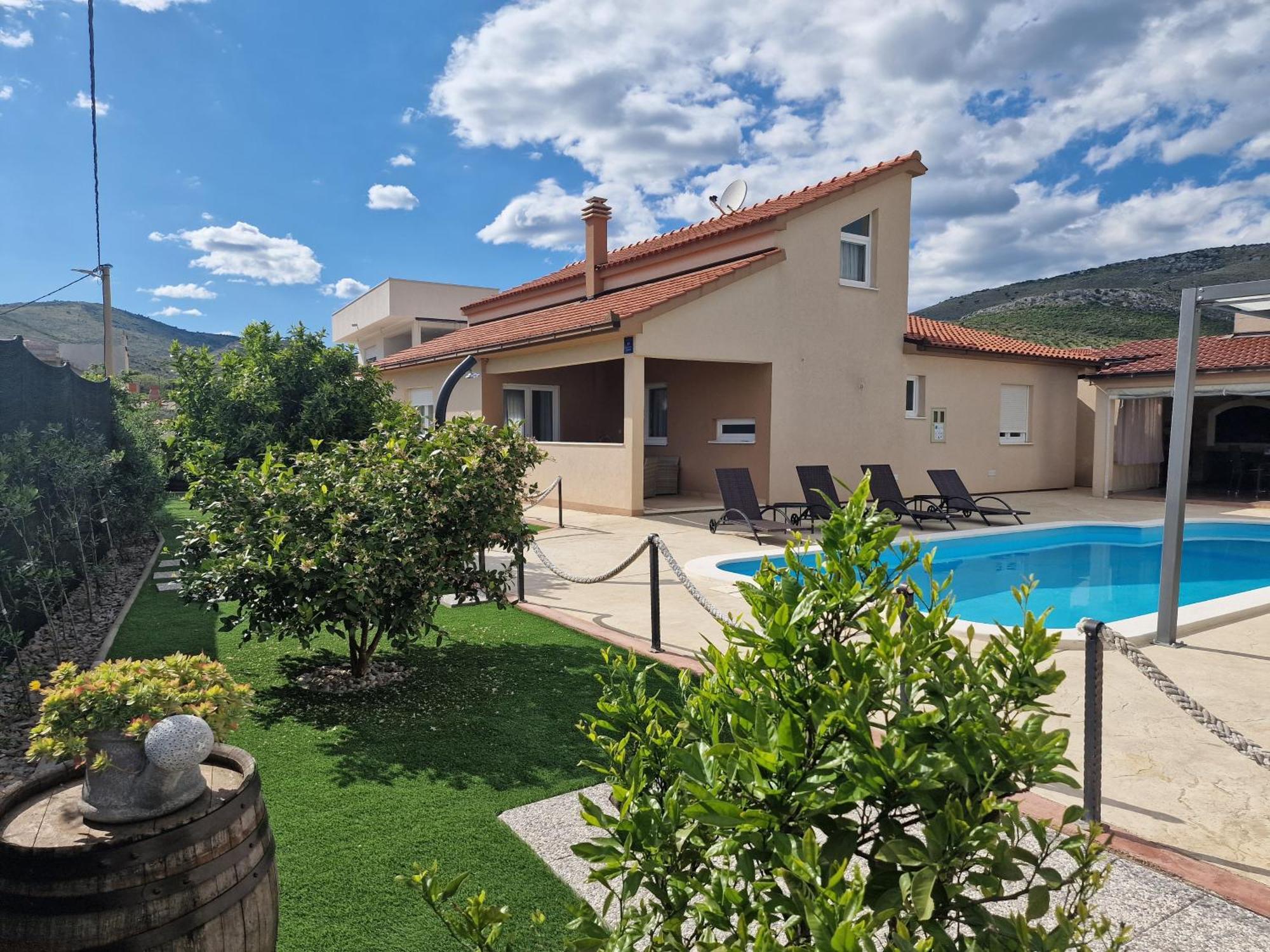 Beautiful Holiday Home "Villa Luka" Kaštel Štafilić 외부 사진